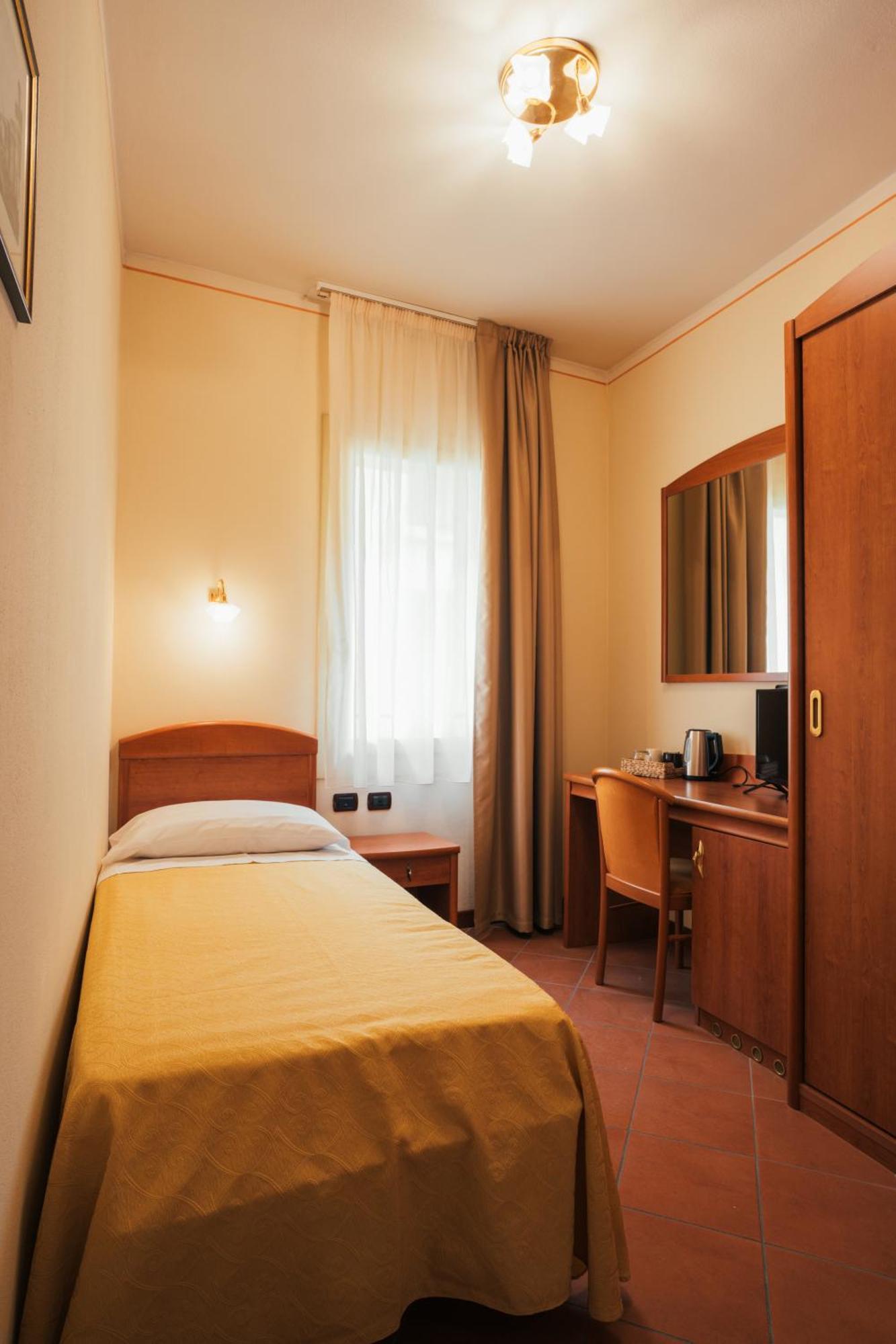 Albergo Cane Доца Екстериор снимка