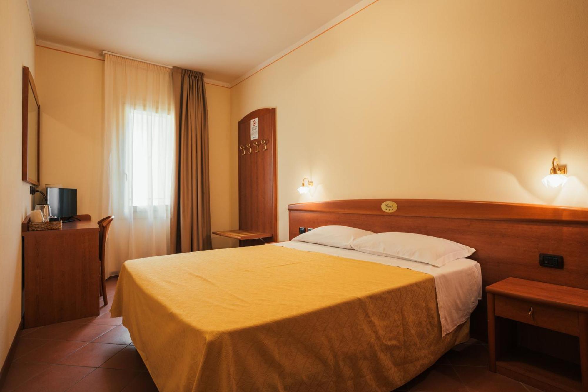 Albergo Cane Доца Екстериор снимка