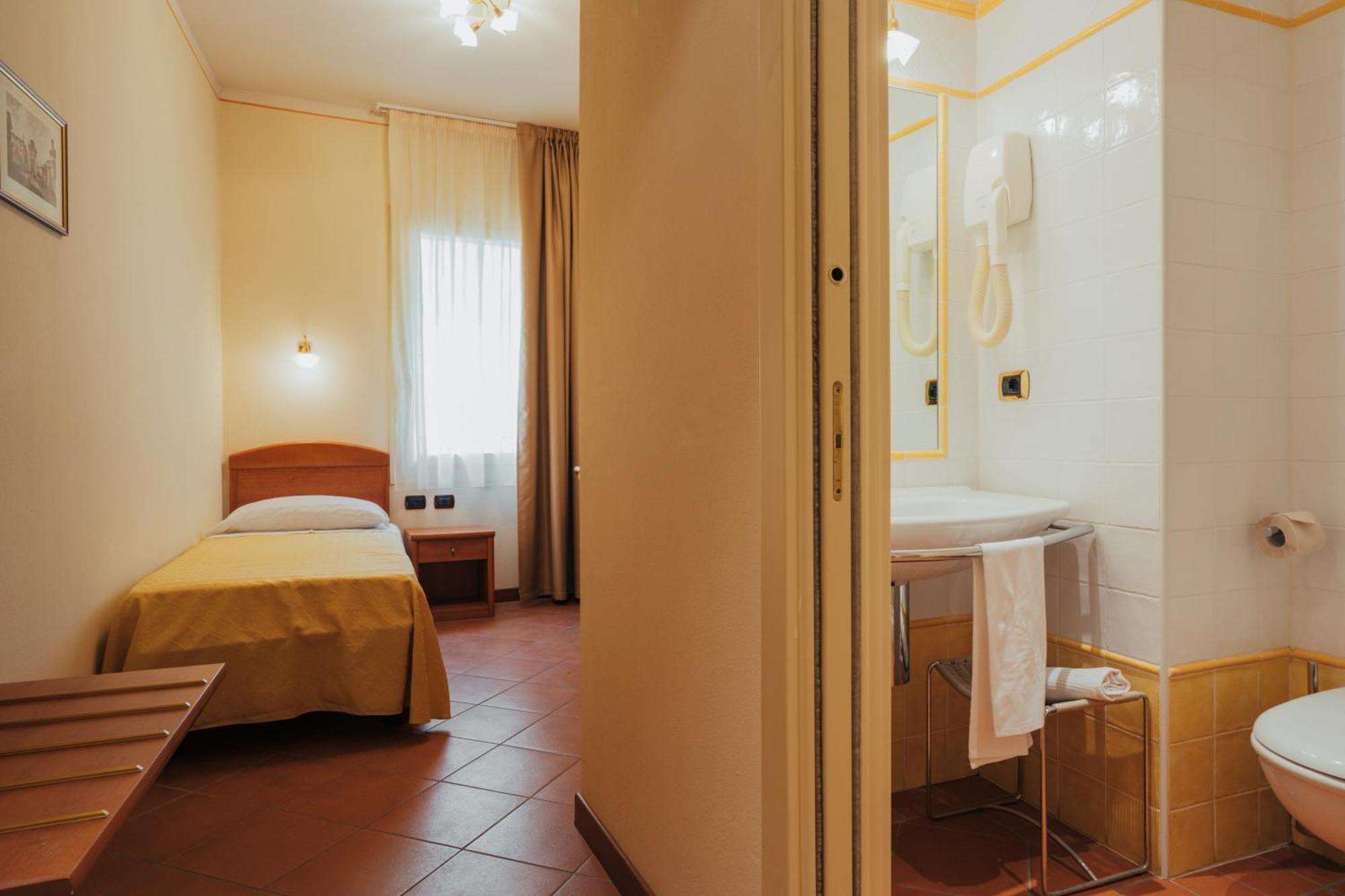 Albergo Cane Доца Екстериор снимка