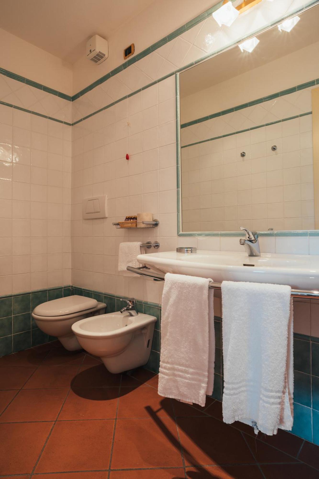 Albergo Cane Доца Екстериор снимка
