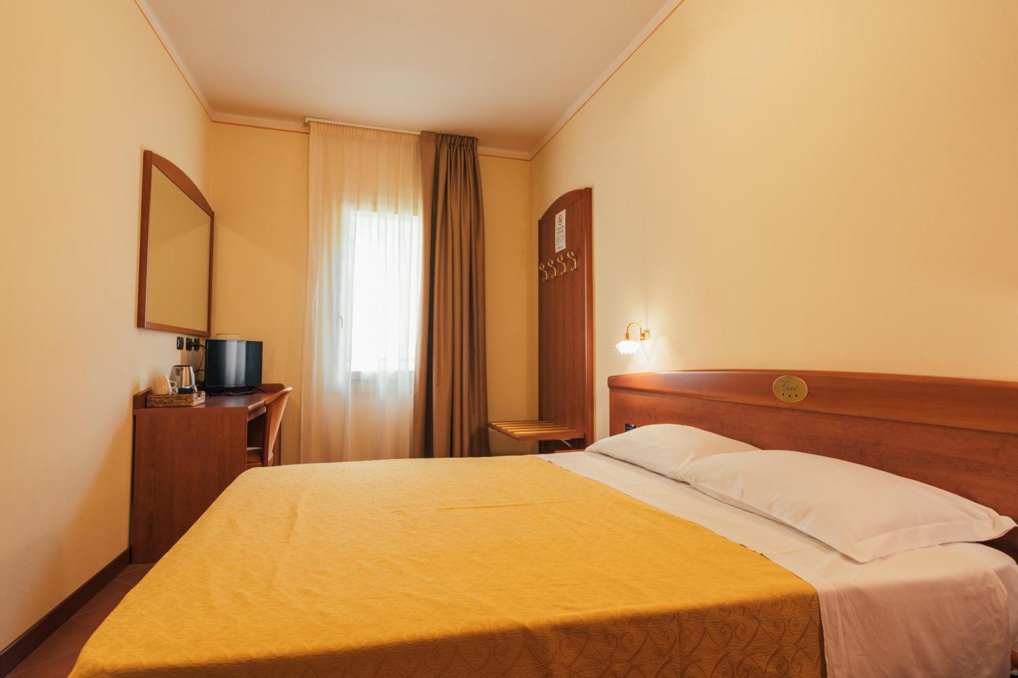 Albergo Cane Доца Екстериор снимка