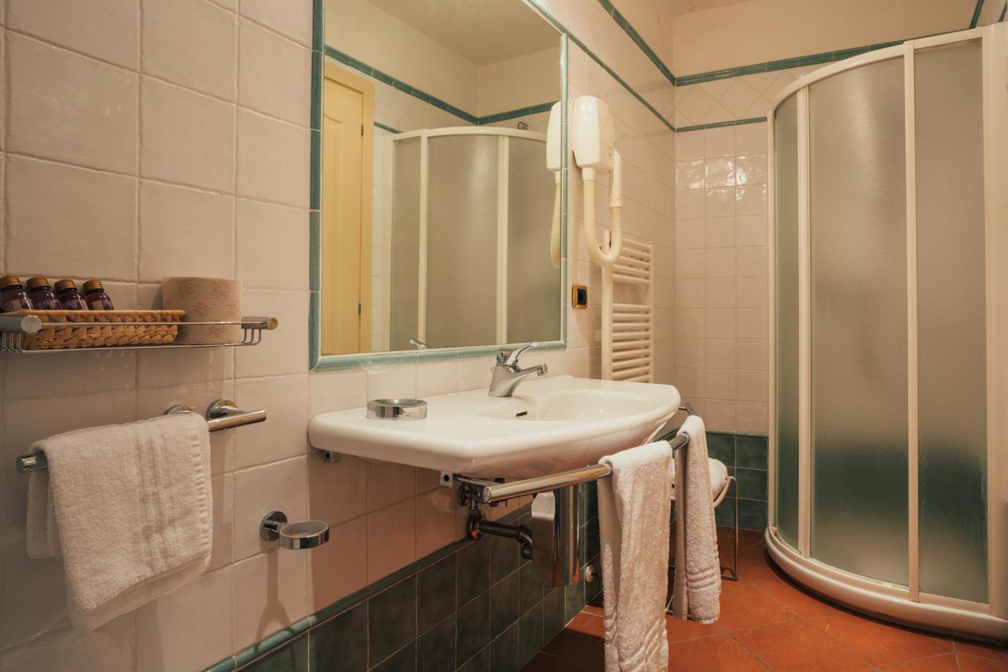 Albergo Cane Доца Екстериор снимка
