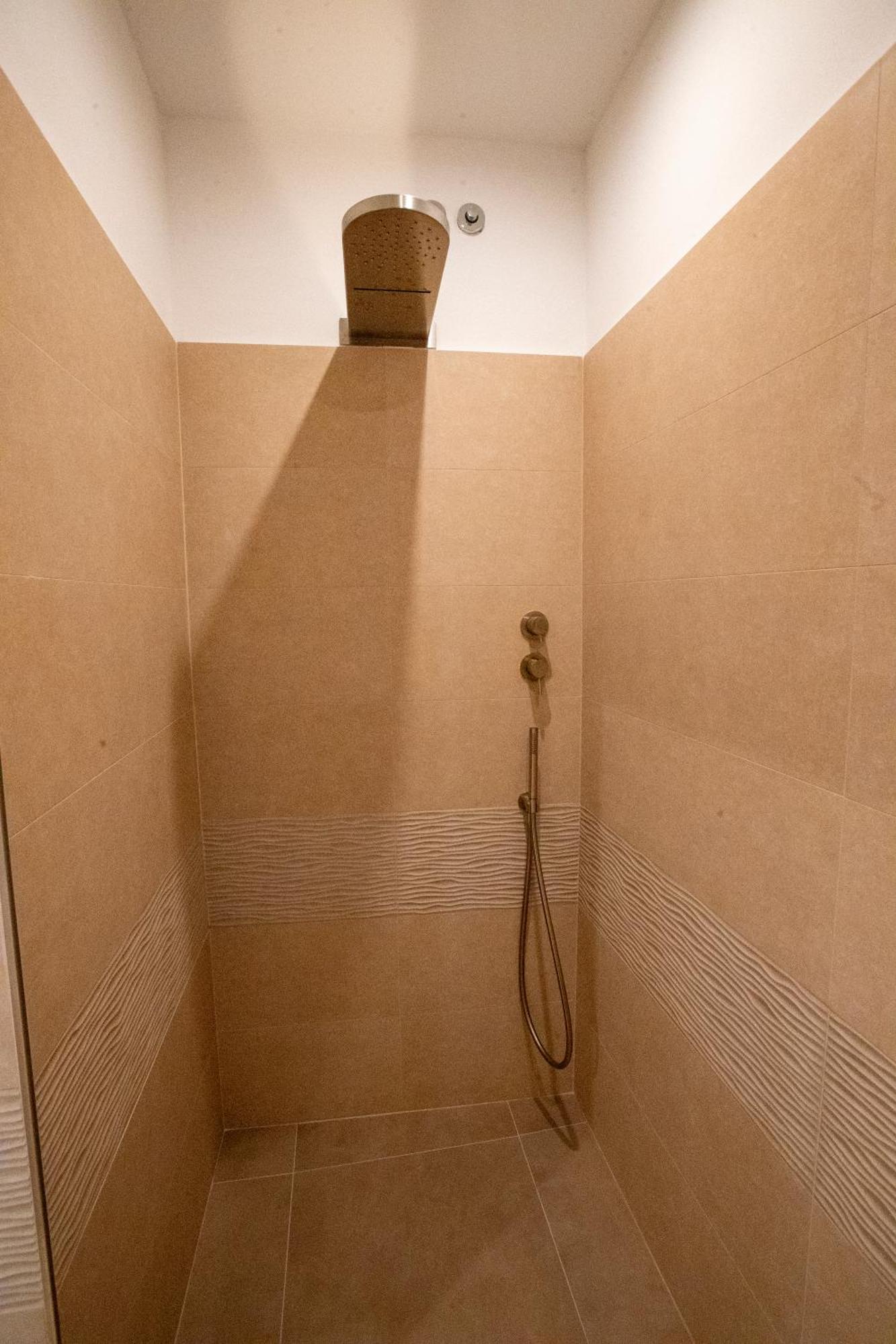 Albergo Cane Доца Екстериор снимка