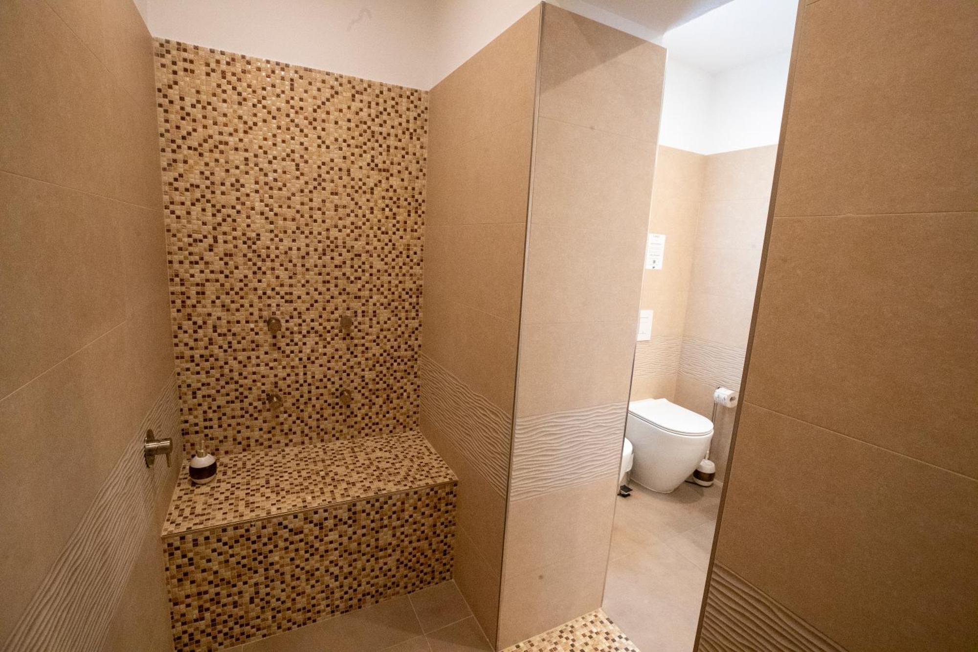 Albergo Cane Доца Екстериор снимка