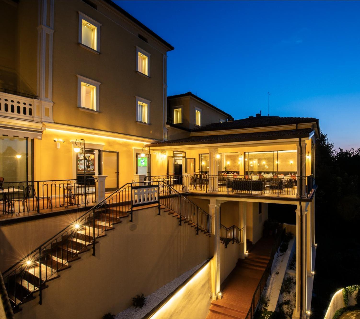 Albergo Cane Доца Екстериор снимка